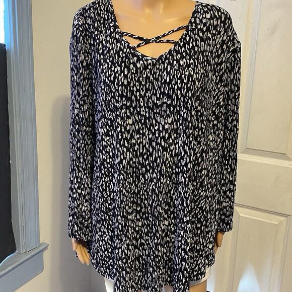 Ruby Rd Women Tunic Blouse Top Size 1X Black White Plisse Pleated V Neck Casual - Picture 1 of 6